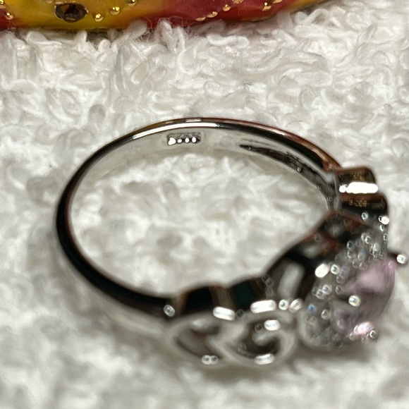Size 7 Sterling and pink heart 🩷 rhinestone ring NWOT-cute - Picture 3 of 7